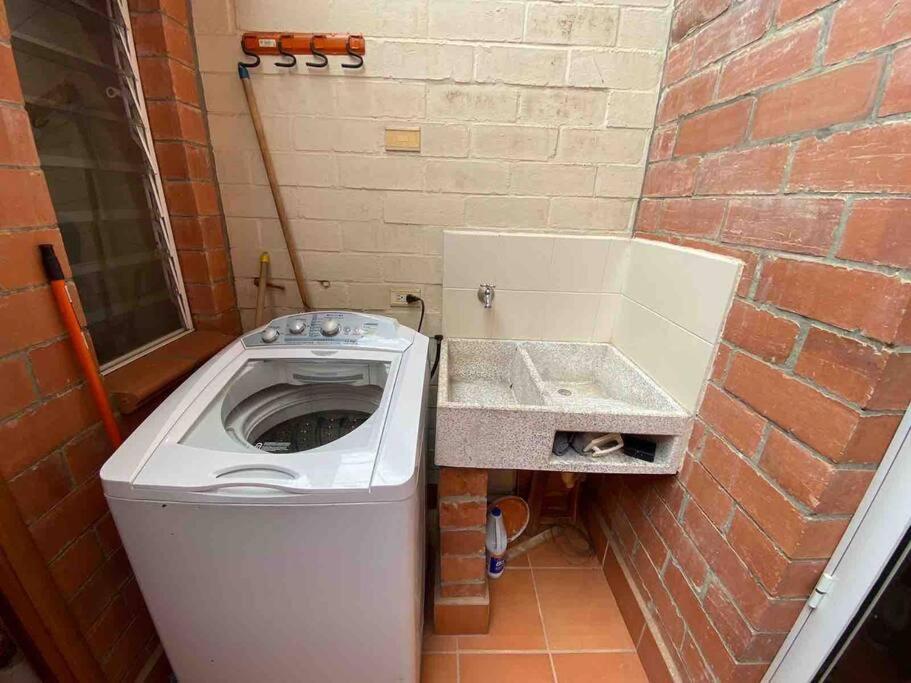 Hermosa casa , con parqueadero en Rionegro cerca al aeropuerto Villa Exterior foto